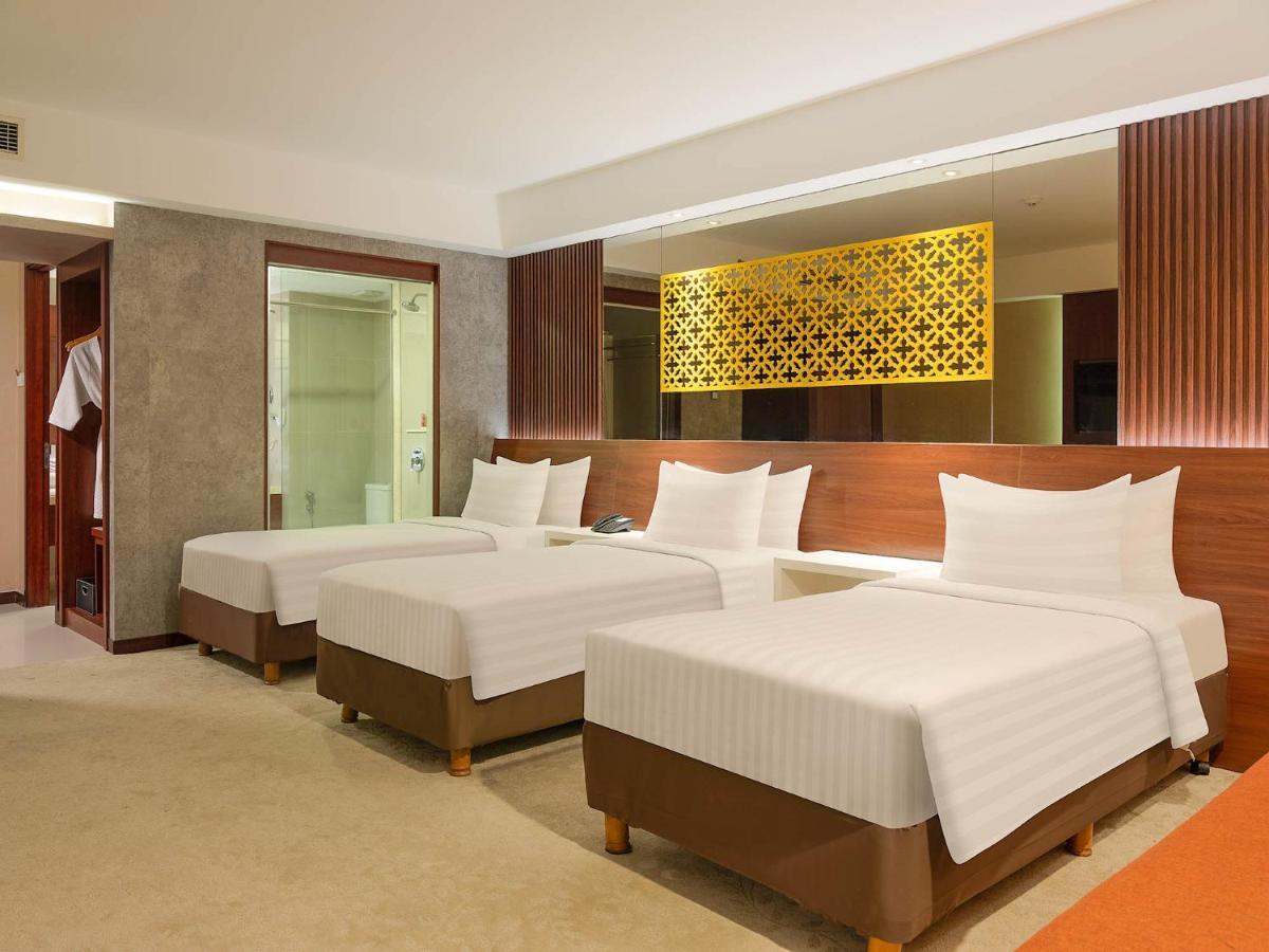 เดอะ อลานา โยกยาการ์ตา โฮเต็ล แอนด์ คอนเวนชั่น เซ็นเตอร์ Hotel สเลมาน ภายนอก รูปภาพ
